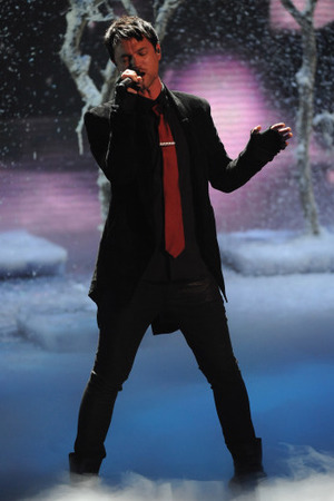 Jeff Gutt performing on the X Factor USA final results show