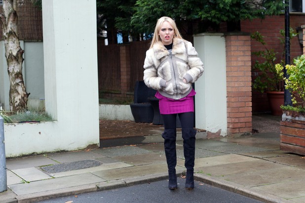 Theresa watches Mercedes's arrival