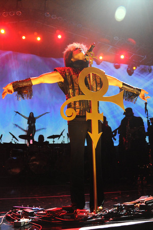 Prince performing at the Mohegan Sun Casino