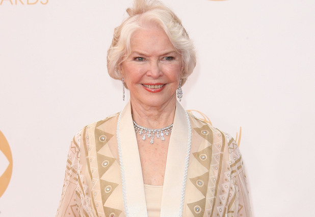 Ellen Burstyn to star in Amy Poehler's comedy pilot Old Soul - TV News