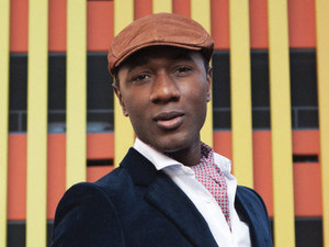 Aloe Blacc promo still