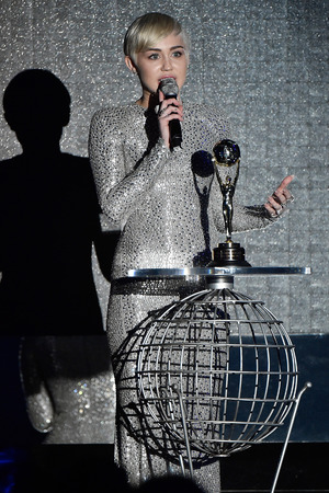 MONTE-CARLO, MONACO - MAY 27: Miley Cyrus receives a award during the ceremony of the World Music Awards 2014 at Sporting Monte-Carlo on May 27, 2014 in Monte-Carlo, Monaco. (Photo by Pascal Le Segretain/Getty Images)