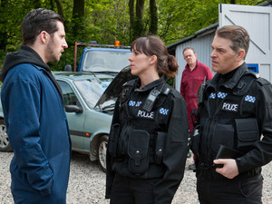 Donna is alarmed when PC Stone tells her they're going to the garage as they have a lead on the jewellery robbery.