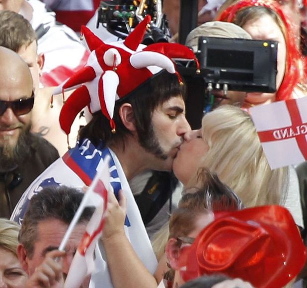 Sacha Baron Cohen Kisses Rebel Wilson On The Set Of | 301 moved permanently Sacha Baron Cohen Kisses Rebel Wilson On The Set Of | 301 moved permanently