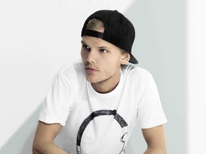 Avicii press shot 2014.