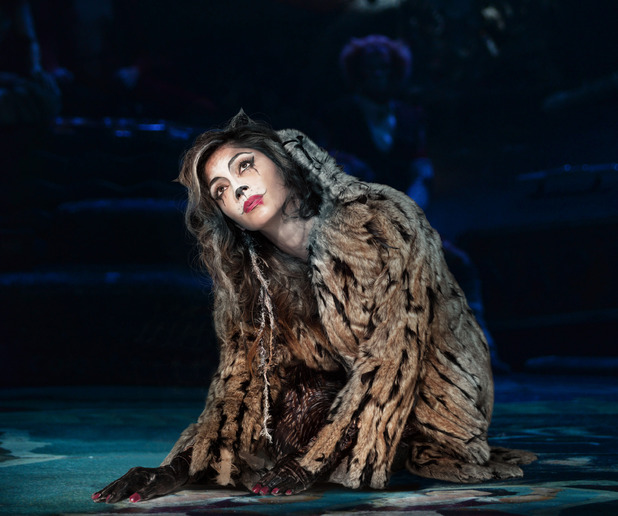 showbiz-nicole-scherzinger-as-grizabella-in-cats-2.jpg