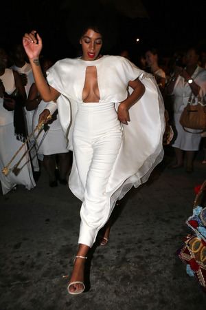 INF - Beyonce and Jay Z Dance In A Second Line Parade for Solange Knowles and Alan Ferguson Wedding Date of Picture: 11/16/2014 See the set: SPL892301 Solange Knowles