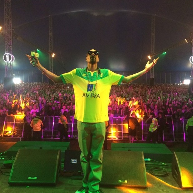 Snoop Dogg wearing a Norwich shirt