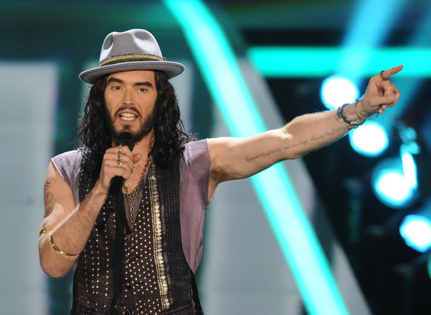 Russell Brand gets the MTV Movie Awards 2012 underway.