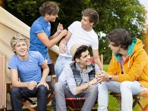 One Direction 'Live While We're Young' artwork