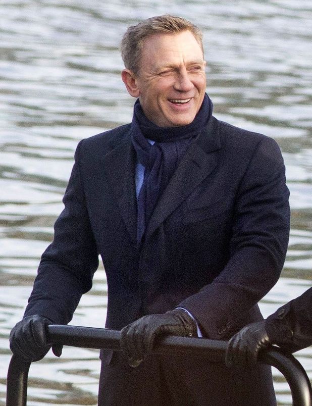 Spectre: First look pictures as Bond movie films in central London ...