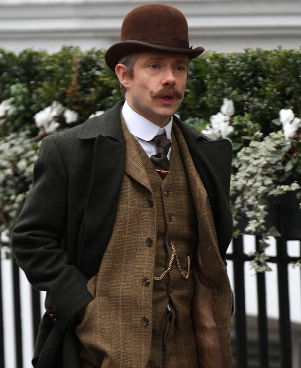 Benedict Cumberbatch, Martin Freeman film Sherlock: New on-set pictures ...